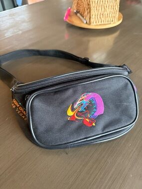 Vintage Lucky fanny pack! Black Embroidered Logo Belt Bag - Unbranded #lasvegas